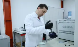 Карагандинский профессор Тимур Сериков представляет свои исследования в области фотокатализа и водородной энергетики