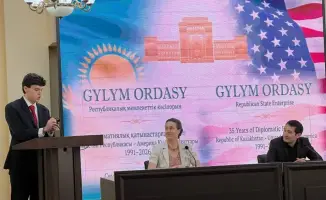 Генеральное консульство США передало фонду «Ғылым ордасы» уникальную коллекцию научных книг в Алматы