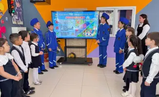 Школьники узнали ПДД: игра на дороге!