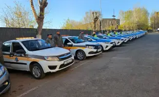 В Караганде полицейские получили награды за спасение девушки из опасной ситуации