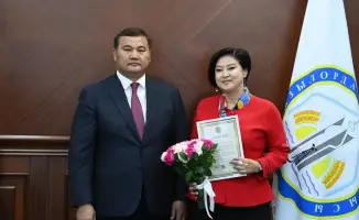 Граждане награждены за активное участие в референдуме по новой Конституции