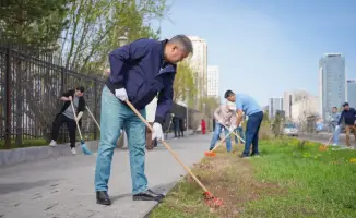 Сотрудники министерства науки и высшего образования принимают участие в субботнике в рамках акции «Таза Қазақстан»