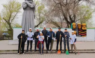 В Восточно-Казахстанской области продолжается экологическая акция "Таза Казахстан" с участием полиции и волонтеров