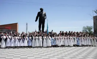 Завершение учебного года в области Абай: более 100 тысяч школьников достигли успехов