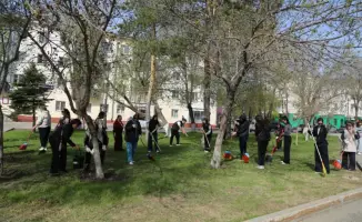 Культурные работники Астаны: уборка в стиле эко!