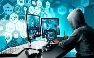 Мошенники манипулируют пользователями через ложные предупреждения о переполненной памяти телефона, угрожая утратой данных
