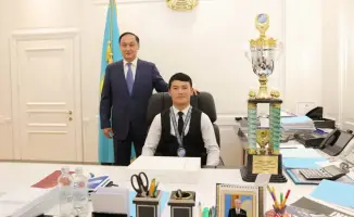 Ербол Карашукеев встретился с призёрами проекта «Ой шебері» в Жамбылской области