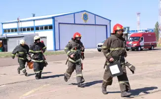 Тренировка по тушению лесных пожаров: сотрудники ДЧС Павлодарской области отработали взаимодействие авиации и наземных служб