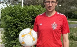 Команда 'Спартак' одержала волевую победу над 'Зенитом' в захватывающем матче, который завершился со счётом 3:2. После первого тайма, в котором 'Зенит' вел в счёте, игроки 'Спартака' смогли собрать силы и продемонстрировать выдающуюся игру, что вызвало бу