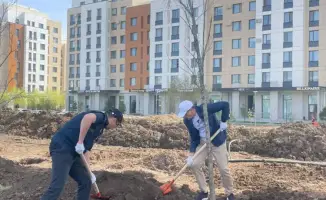 Сажая деревья, врачи сеют здоровье: акция в Астане в рамках Европейской недели иммунизации