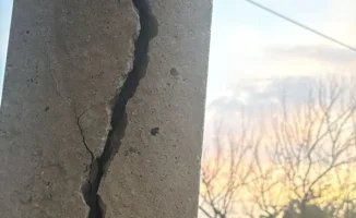 Разрушение бетонных столбов: угрозы безопасности и социальная неустойчивость в городской инфраструктуре