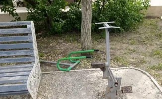 Вандалы атакуют тренажёры на аллее Победы