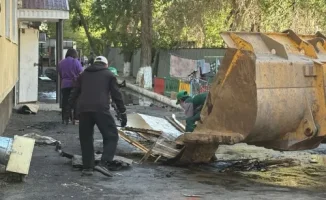 Ночь, огонь и 5 этажей: дом в Актобе пылает