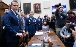 Министр обороны США Пит Хегсет впервые ответил на вопросы законодателей о войне в Иране, которая обошлась США в 25 миллиардов долларов. Это заявление сделано в контексте обсуждения военных действий, начатых администрацией Дональда Трампа.