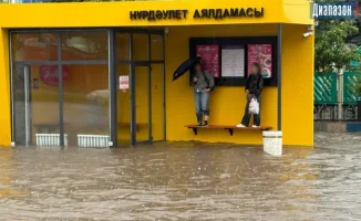 Актобе под водой: последствия наводнения угрожают инфраструктуре и жизнедеятельности города