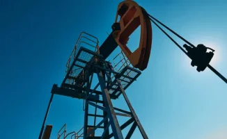 Цены на нефть впервые с начала марта опустились ниже 80 долларов за баррель, продолжая снижение во вторник, сообщает Tengrinews.kz.