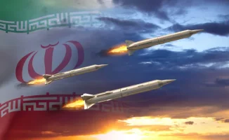 Иран отвечает на удары США: баллистические ракеты запущены, американская армия атакует радиолокационные станции в Горуке и на острове Кешм на фоне иранских беспилотников