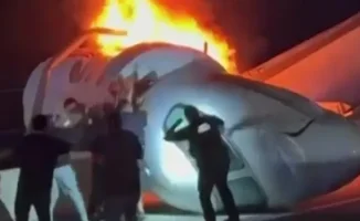 Крушение частного самолета в Ларедо, Техас: кадры спасательной операции на трассе Loop 20