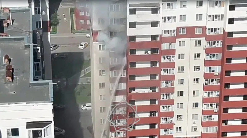 Пожар в многоэтажном доме в Астане: квартира загорелась, кадры инцидента в соцсетях Актобе