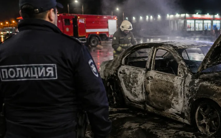 В Актобе владелец заправки задержан после трагического инцидента: в результате пожара сгорела машина, унесшая жизни троих человек. Актобе