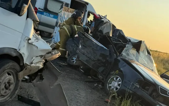 На хромтауской трассе произошла трагическая авария, в результате которой погибли три работника ДГОКа. Инцидент вызвал серьезные опасения по поводу безопасности дорожного движения в этом районе. Актобе