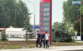 Заголовок: "Цены на бензин в Актобе: рост цен и возможный дефицит".

На текущий момент в Актобе наблюдается значительное повышение цен на бензин. Согласно официальным данным, с начала месяца стоимость литра бензина выросла на 15%. Местные автозаправочные 