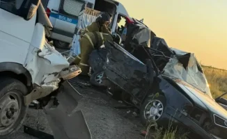 На хромтауской трассе произошла трагическая авария, в результате которой погибли три работника ДГОКа. Инцидент вызвал серьезные опасения по поводу безопасности дорожного движения в этом районе.