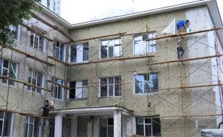 Ремонт в актюбинской школе №37 под угрозой, что может негативно сказаться на учебном процессе и здоровье учеников.