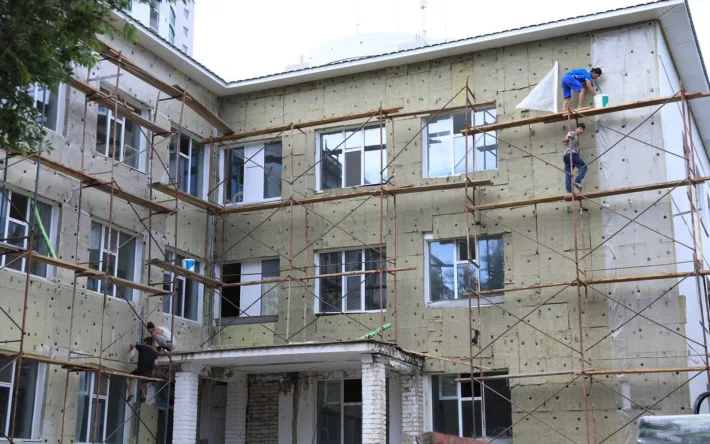 Ремонт в актюбинской школе №37 под угрозой, что может негативно сказаться на учебном процессе и здоровье учеников. Актобе