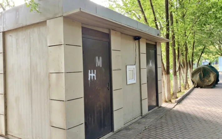 В Актобе наблюдается нехватка общественных туалетов: жители города и туристы сталкиваются с проблемой отсутствия доступных санузлов в общественных местах. Местные власти подтверждают, что на данный момент функционирует лишь несколько туалетов, расположенн Актобе