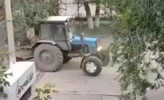 Работающий трактор разбудил жителей в 6 утра: Народный репортер сообщает